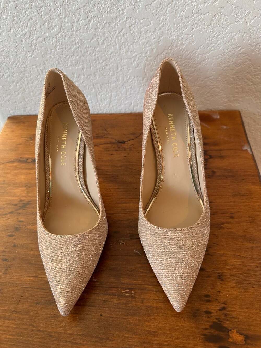 Kenneth Cole New York Gold Glitter Pointed Toe Stiletto Heels Romi Pump Size 7.5